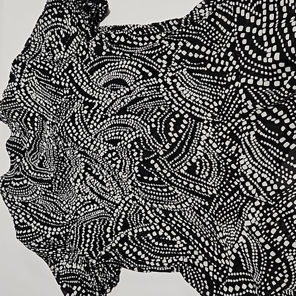 Allison Taylor Women's Black & White Ruffle Sheer Short Sleeve Size M Top #W-869 - Picture 8 of 10